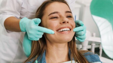 Wybielanie zębów u dentysty - ile kosztuje i jak wygląda